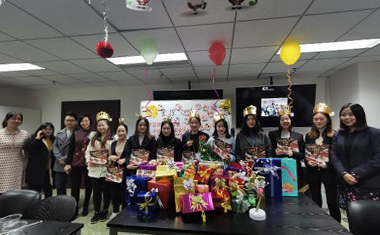 中国银行呼叫项目员工生日会与圣诞交换礼物团建活动