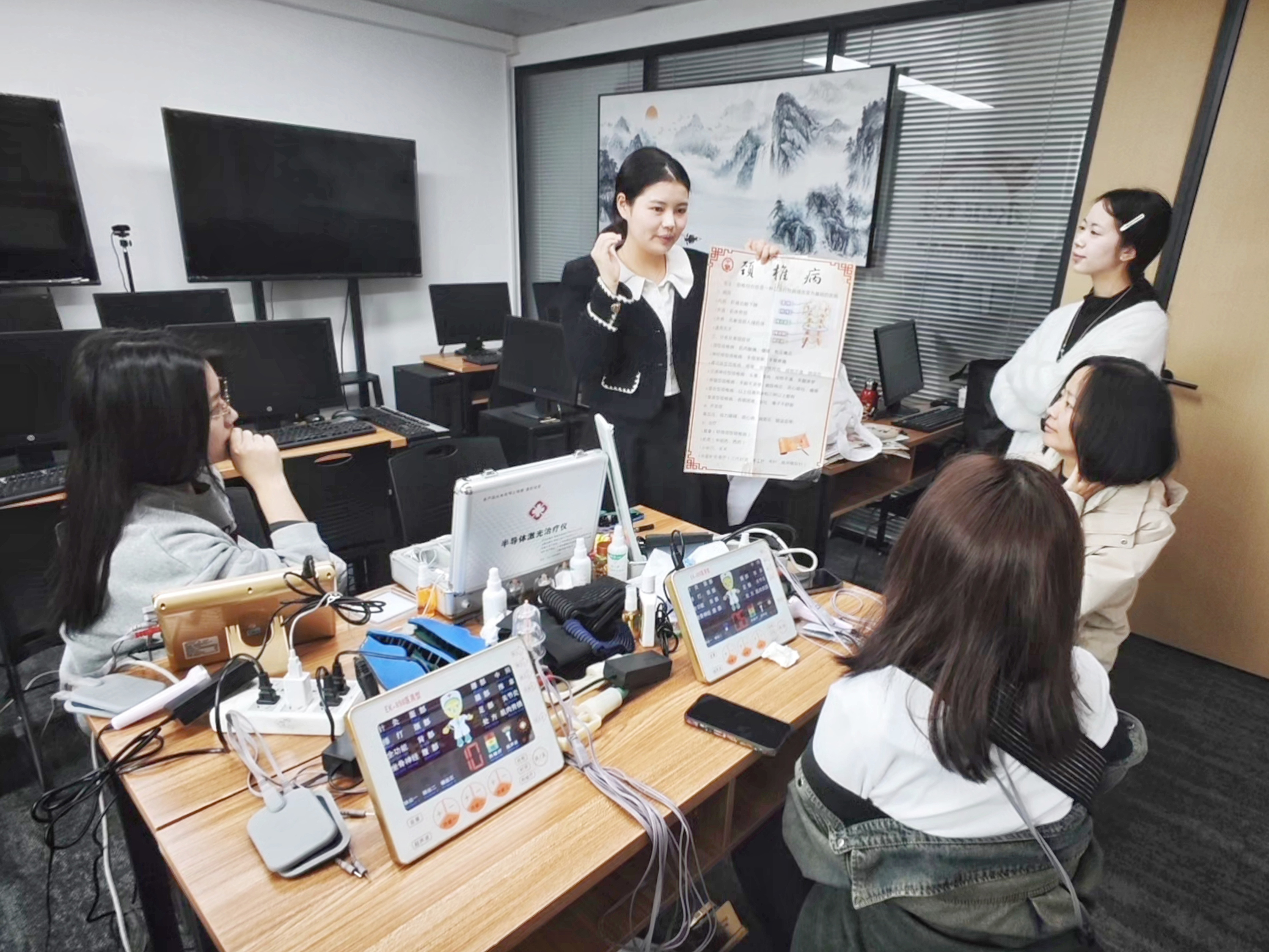 金控人力开展中医理疗进企业健康关爱活动